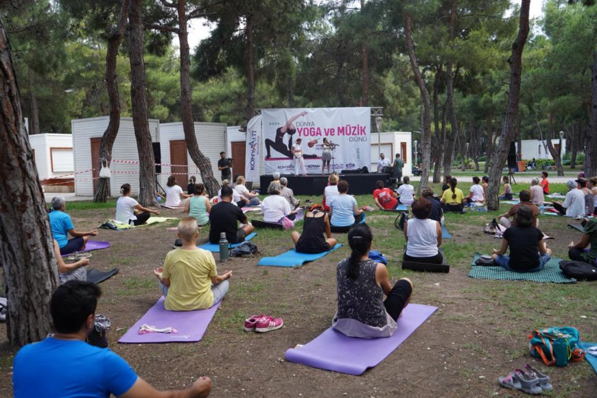 Sanat ve Sporu Buluşturan Etkinlik: Kemanla Yoga