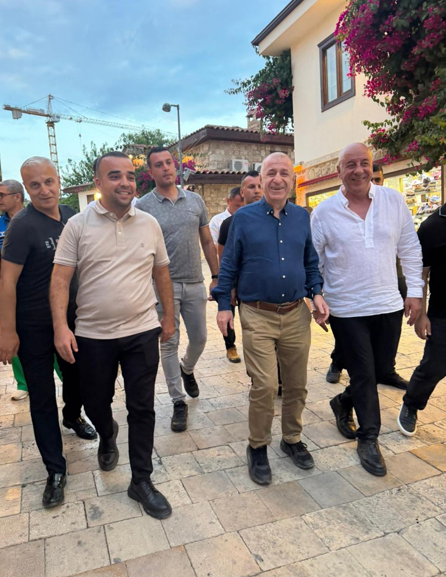 Ümit Özdağ Antalya’da Esnafla Buluştu, Turizm Sorunlarını Dinledi