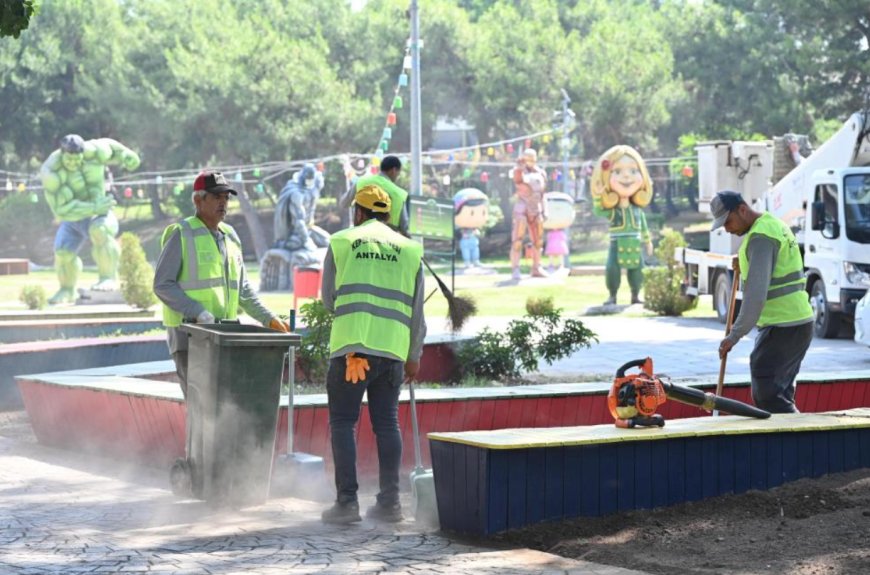 Kepez Belediyesi'nden Tek Sarnıç Parkı’na Kapsamlı Temizlik Operasyonu
