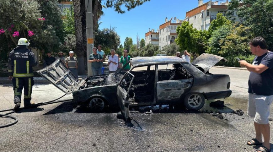 Muratpaşa'da Tofaş Otomobil Alevlere Teslim Oldu