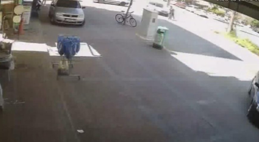 Antalya'da Çocuk Aniden Yola Fırladı, Sürücü Refleksiyle Kur