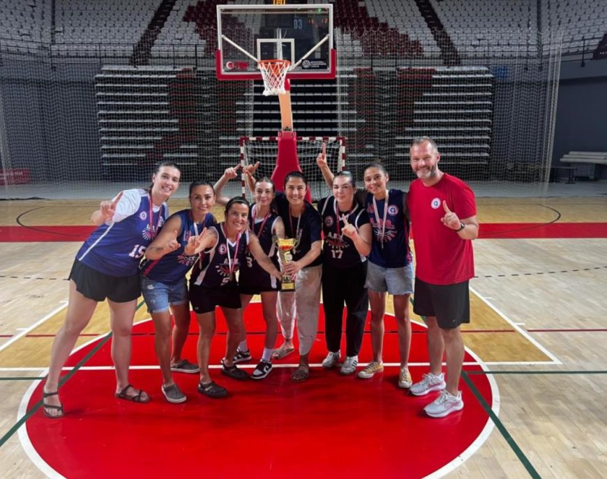 Antalya Büyükşehir’in Basketbol Altyapısı Kupaya Doymuyor