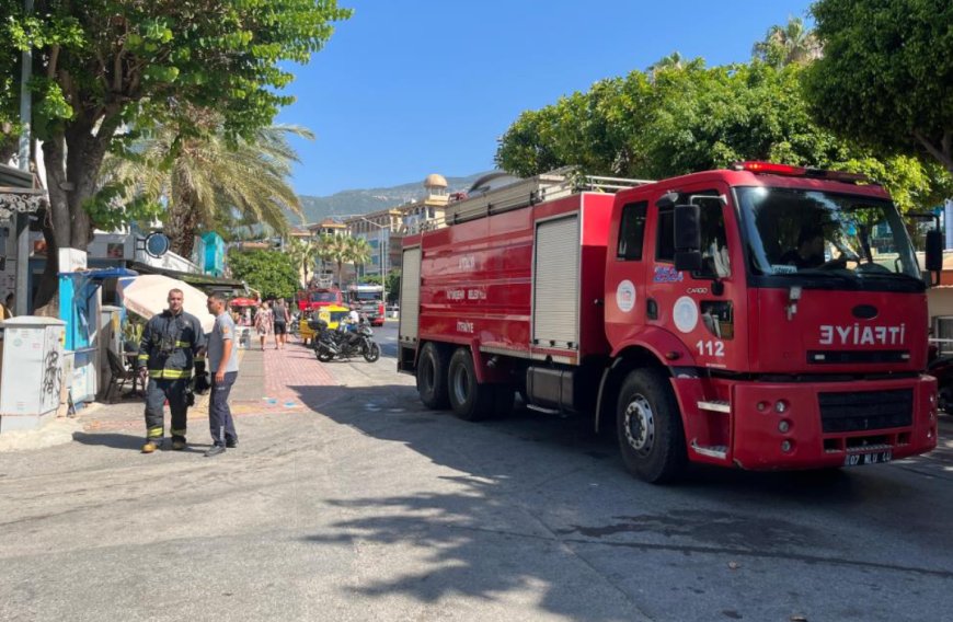 Alanya’da Otel Yangını Paniğe Neden Oldu, Müşteriler Güvenli Şekilde Tahliye Edildi