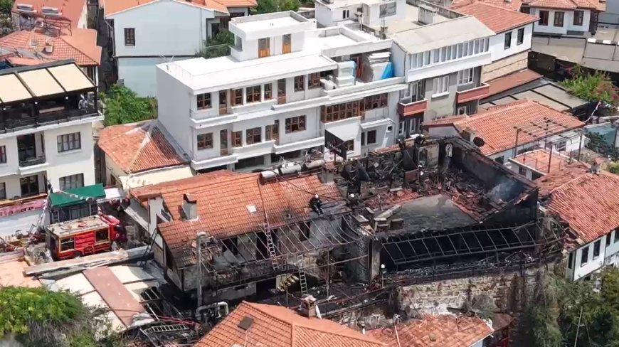 Antalya Kaleiçi’nde Korkutan Yangın Kontrol Altına Alındı