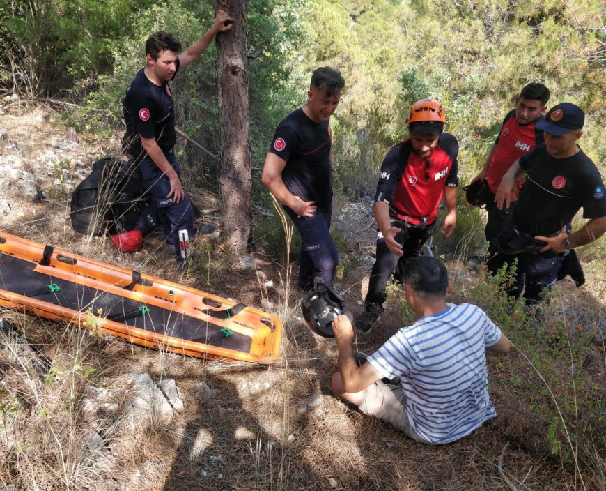 Antalya da Ormanlık alana düşen yamaç paraşütü pilotu yaralandı