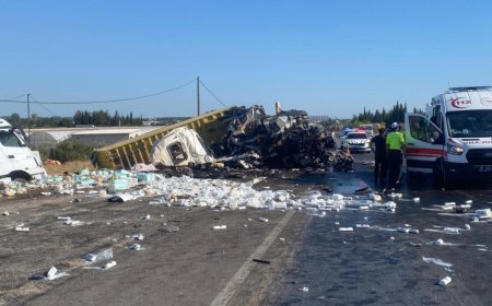 Antalya’da İki Tır Çarpıştı: Sürücü Olay Yerinde Hayatını Kaybetti