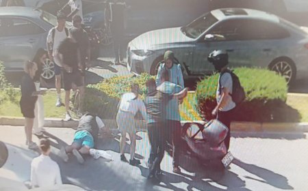 Manavgat’ta Devrilen Motosiklet Sürücüsüne Vatandaşlar Yardım Etti