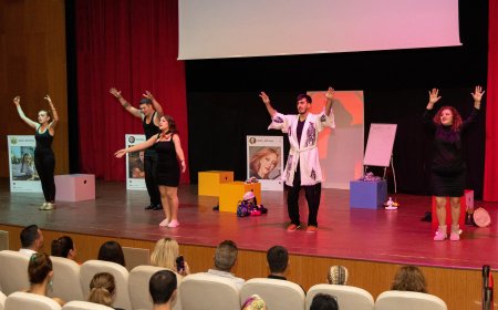 Manavgat Belediyesi Kent Tiyatrosu Tiyatroseverlerle Buluştu