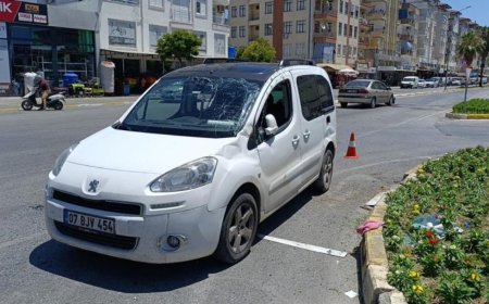 Manavgat’ta Trafik Kazası: Yaralı Sürücüler Hastaneye Kaldırıldı