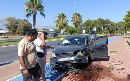 Manavgat’ta Otomobil Ters Döndü, Sürücü Yaralanmadan Kurtuldu
