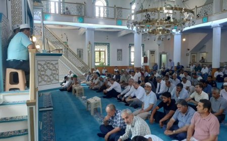 Antalya'nın Kumluca ilçesinde 15 Temmuz şehitleri için mevlit okundu.