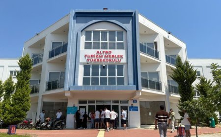 Antalya’da Bayrak Tabelayı Kapattı, Adaylar Sınav Binasını Bulamadı