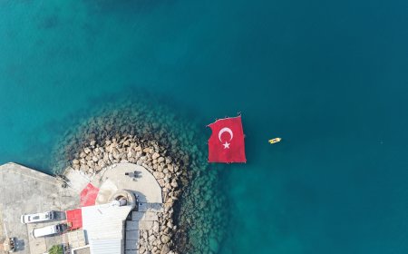 Antalya’da 15 Temmuz’a Özel Anma: Dalgıçlardan Bayraklı Dalış