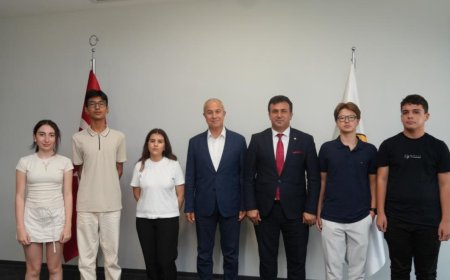 Alanya’nın Başarılı Öğrencilerine Başkan Özçelik’ten Tebrik