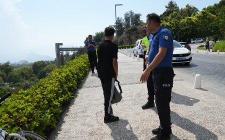 Antalya'da Yokuş Aşağı Bisikletle İnen Çocuklar Virajı Alamadı, Yaralandı