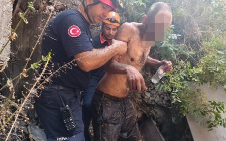 Antalya'da Kurtarma Operasyonu: Kayalıklardan Düşen Şahıs Hastaneye Kaldırıldı