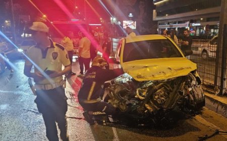 Antalya'da Maddi Hasarlı Kaza: Sürücü Alkollü Çıktı