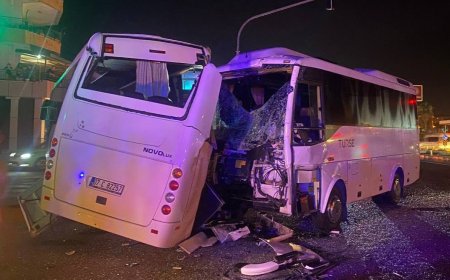 ANTALYA'nın Serik ilçesinde 3 midibüsün karıştığı kazada 6 kişi yaralandı.