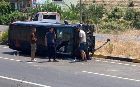 Alanya'da Karşı Şeride Geçen VIP Araç Taksiyle Çarpıştı: 1 Yaralı