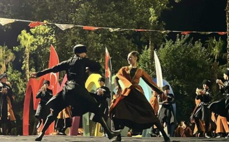 Kemer’de Gürcistan Rüzgarı Esti: Geleneksel Danslar Ayakta Alkışlandı