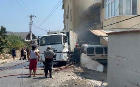 Alanya’da Freni Boşalan Çöp Kamyonu Dehşet Saçtı!