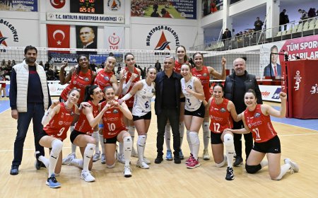 Muratpaşa Belediyespor Kadın Voleybol Takımı 1. Lig'e Döndü