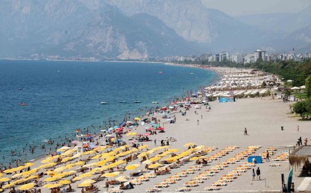 Antalya'da nem yüzde 85'e ulaştı, sahiller doldu daştı