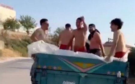 Antalya'da Sıcaktan Bunaldılar, Traktör Römorkunu Havuz Yaptılar