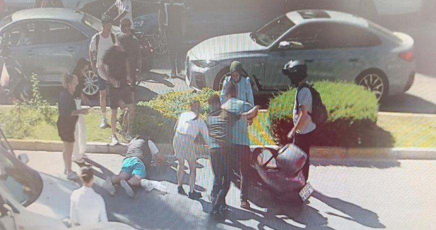 Manavgat’ta Devrilen Motosiklet Sürücüsüne Vatandaşlar Yardım Etti