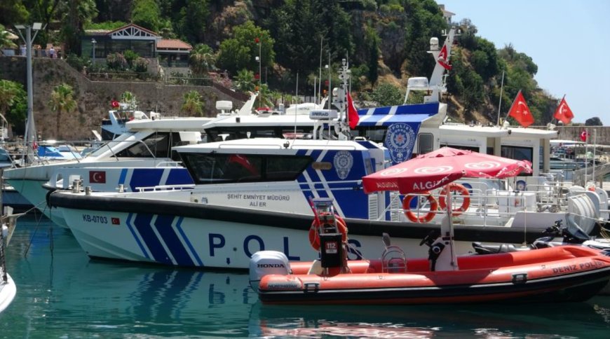 Antalya’da Tekne Turunda Yaralanan Turist Hastaneye Kaldırıldı