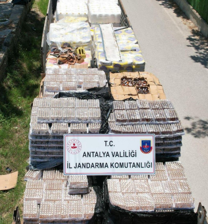 Antalya'da Kaçak Alkol Operasyonu: 45 Bin Litre Sahte İçki Ele Geçirildi