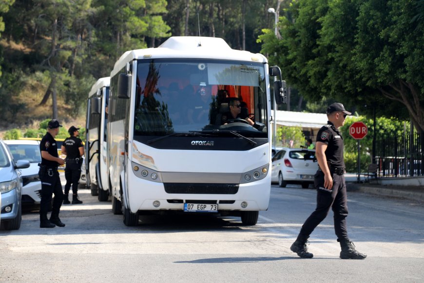 Antalya’da Belediyeye Rüşvet Baskını: 25 Kişi Adliyeye Sevk Edildi