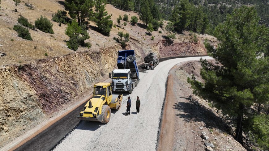 Antalya Büyükşehir Belediyesi, Gündoğmuş'ta 4 Kilometrelik Yol Yeniledi