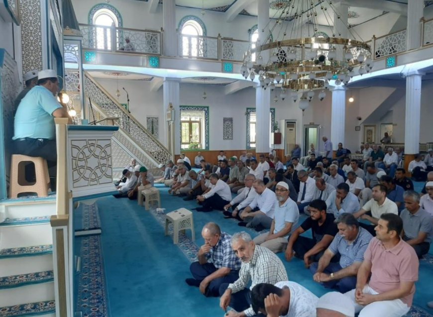 Antalya'nın Kumluca ilçesinde 15 Temmuz şehitleri için mevlit okundu.