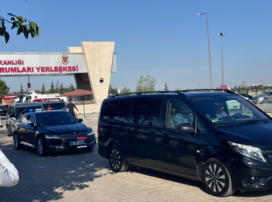 Özgür Özel Antalya'da MUHİTTİN BÖCEK’İ CEZAEVİNDE ZİYARET ETTİ