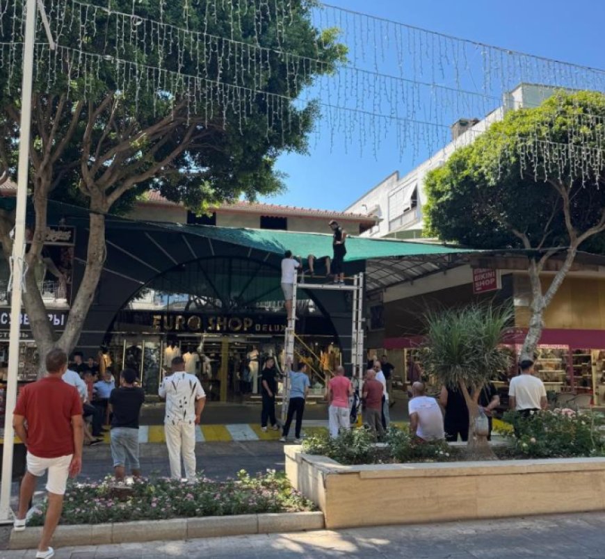 Antalya’da 2. Kattan Düşen Kişi Tentede Mahsur Kaldı