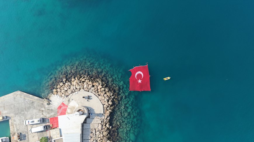 Antalya’da 15 Temmuz’a Özel Anma: Dalgıçlardan Bayraklı Dalış