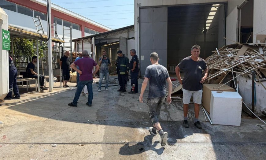 Antalya’da Mobilya Fabrikasında Yangın: 2 İşçi Yaralandı
