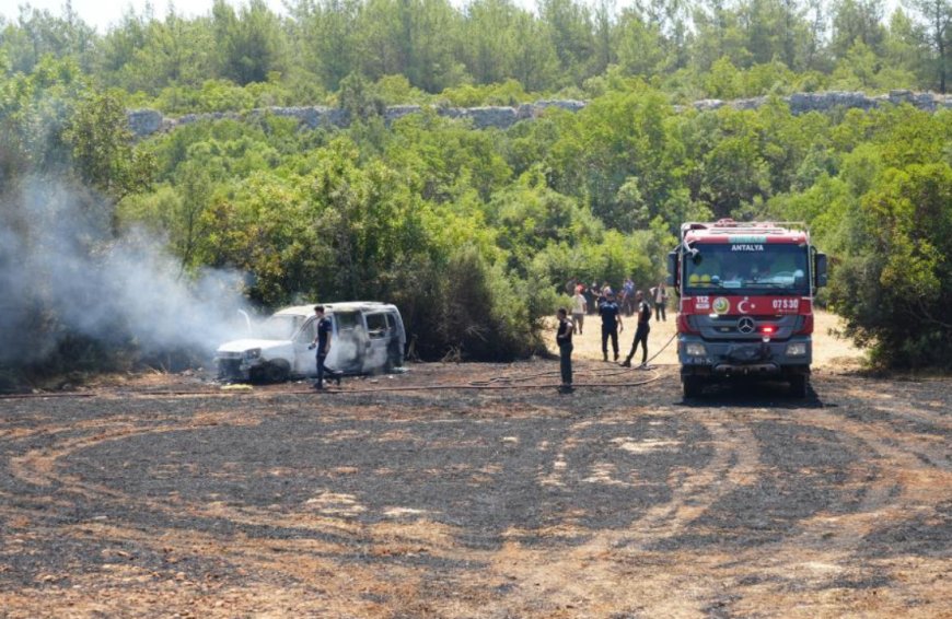 Antalya’da Orman Yangını Paniği: 2 Yaralı, 1 Araç Küle Döndü