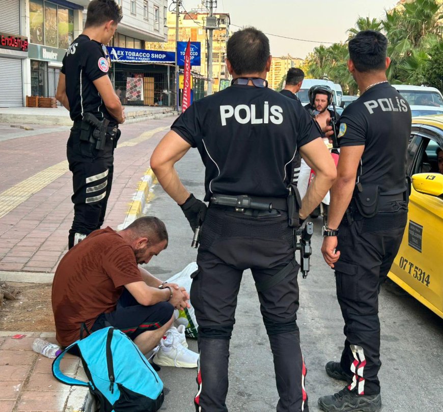 Antalya'da Polisin Dikkati Sayesinde 3 Yıllık Hükümlü Yakalandı