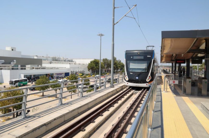 Antalya Havalimanı’na Yeni ANTRAY Durağı Hizmete Açıldı