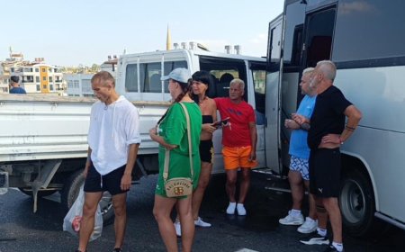 Antalya’da Yola Düşen Malzemeler Zincirleme Kazaya Neden Oldu