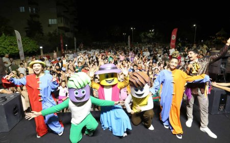 Kepez’de ‘Sahne Kepez’ Güneş Mahallesi’ni Renklendirdi