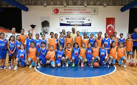 Kemer’de Ücretsiz Basketbol Kursu Öğrencileri Hazırlık Maçında Ter Döktü