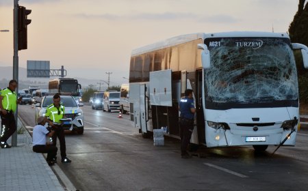 Serik’te Otobüs Kırmızı Işıkta Bekleyen Midibüse Çarptı: 5 Yaralı