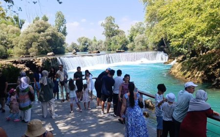 Manavgat Şelalesi'nde Su Seviyesi Düştü, Kayalıklar Ortaya Çıktı