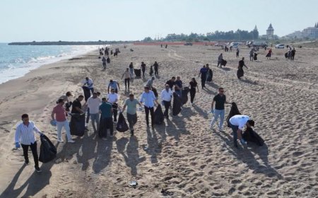 Aksu Belediyesi’nden Kumköy Sahili’nde Kapsamlı Temizlik Hareketi