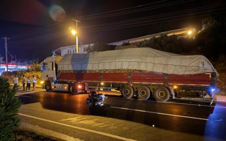Emniyet Şeridinde Park Eden Tıra Çarpan Motosiklet Sürücüsü Yaralandı