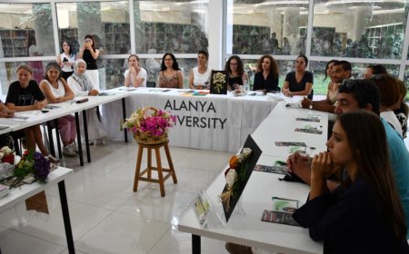 Alanya Üniversitesi'nde İpek Kozasından Çiçek Yapımı Atölyesi Büyük İlgi Gördü