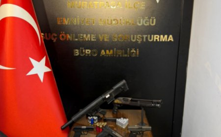Muratpaşa'da "Şafak" Operasyonu: Çok Sayıda Silah Ele Geçirildi